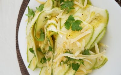 Salada de abobrinha crua com parmesão